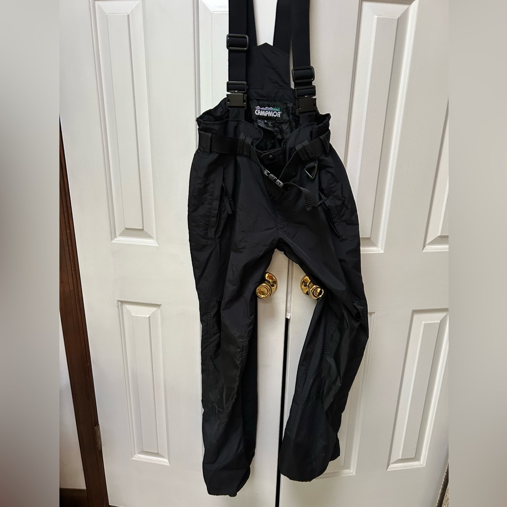 Campmor Black Ski Pants w/ wide elastic shoulder straps. Small-but lots of room!